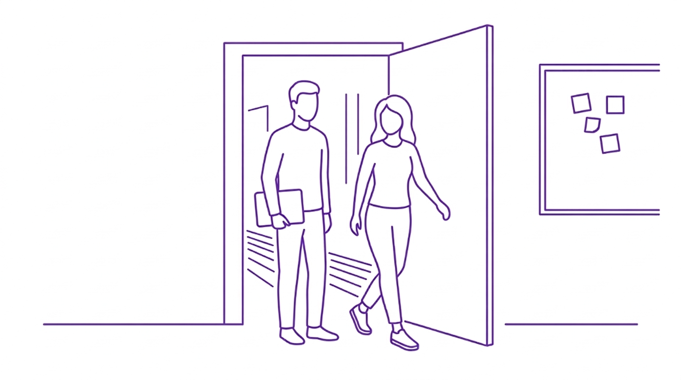 사무실 문을 여는 젊은 부부