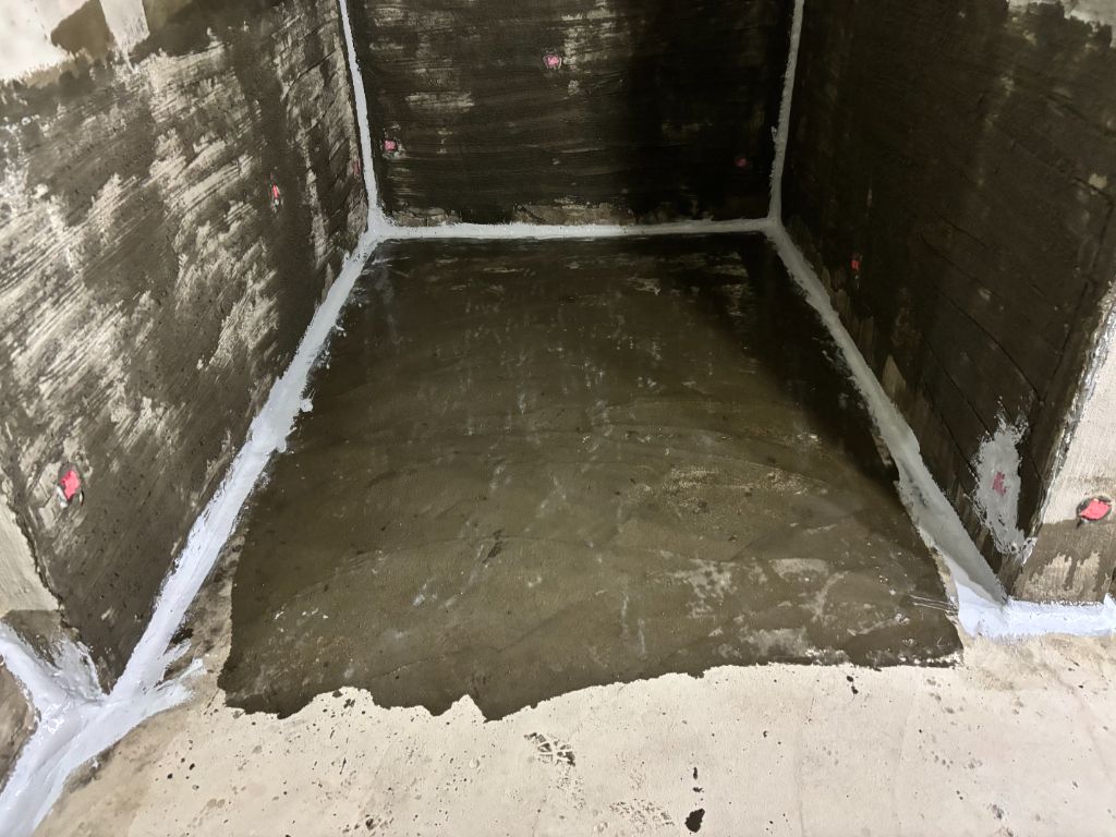 실란트 보강 완료 — 모든 모서리에 실란트가 깔끔하게 시공된 전경