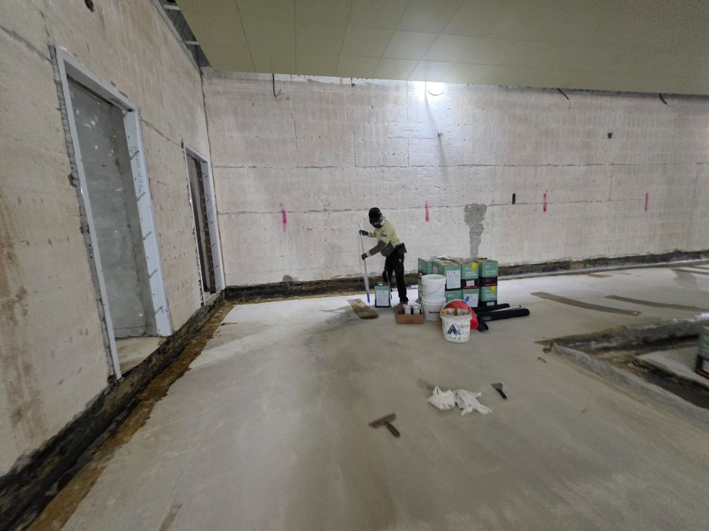 프라이머 도포 - 바닥