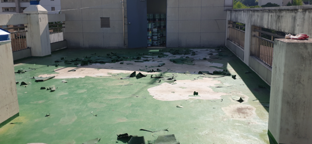 우레탄 갈라진 단면 — 3mm 이상 구간