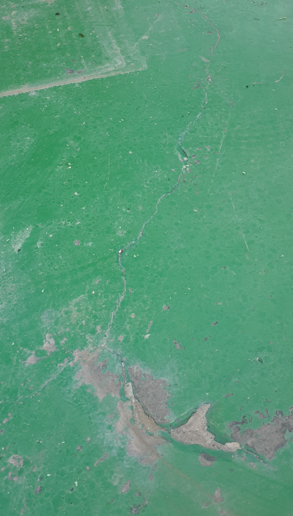 우레탄 얇게 시공된 구간 — 1mm 내외