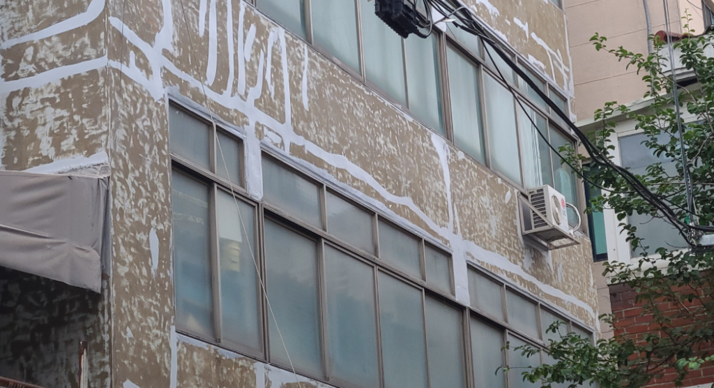 크랙·창틀 실란트 코킹 클로즈업