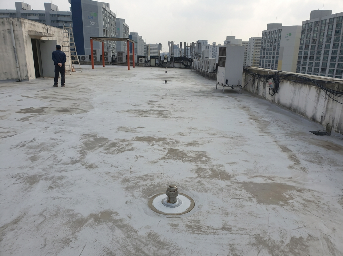 1년 후 현장 재방문 — 누름 콘크리트 양생 상태 점검