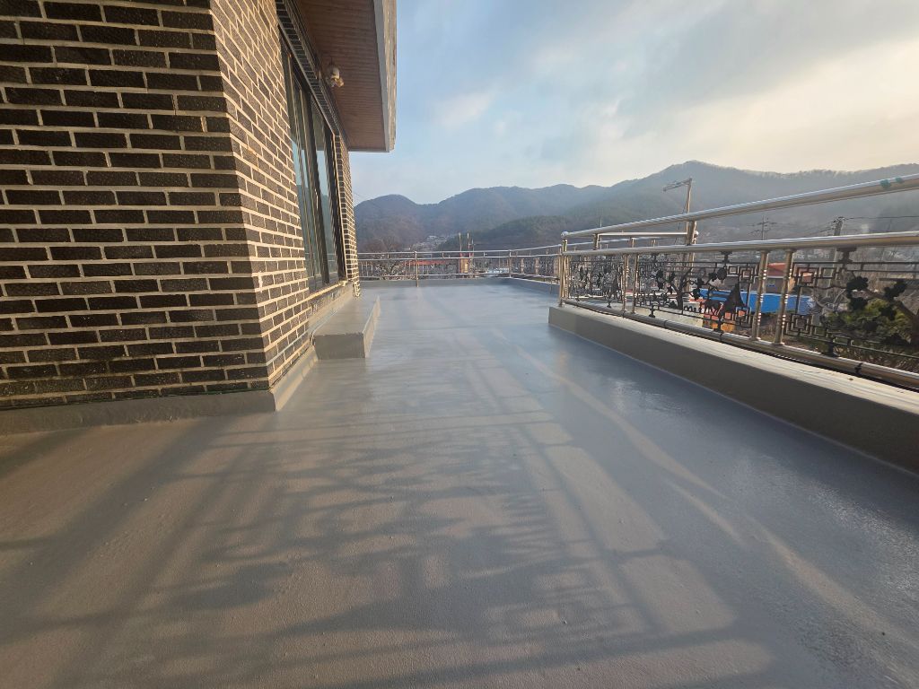 마감 완료 후 옥상 전경 — 낮