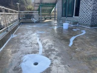 배수구 주변 실란트 보강 완료