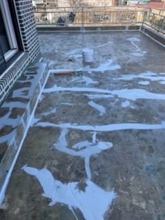 크랙 라인 따라 실란트 보강 작업