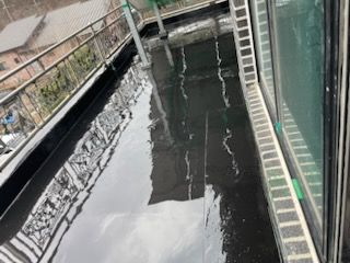 우레탄 중도 도포 진행 중 — 측면 전경