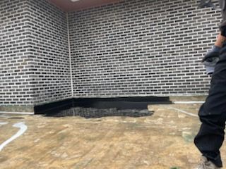 우레탄 중도 도포 시작 — 파라펫 경계부