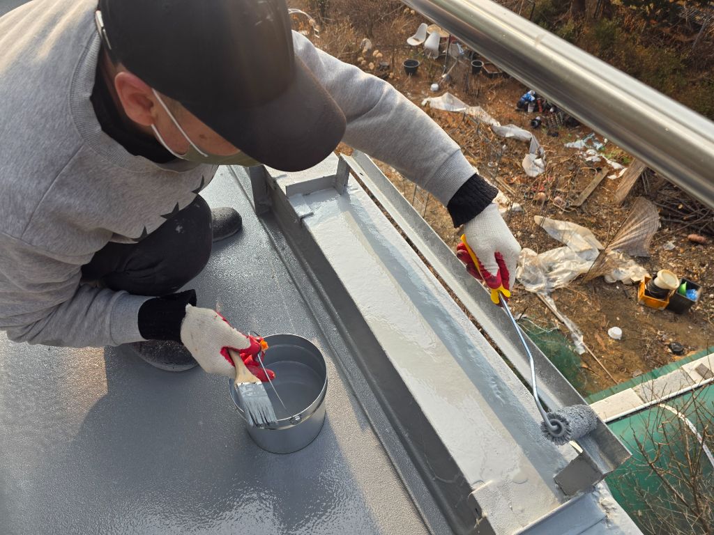 UV 상도 붓·롤러 디테일 도포 작업